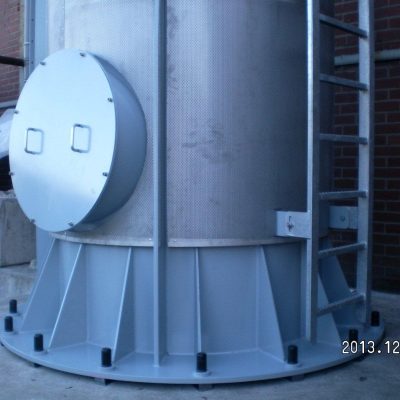 Mit Berührungsschutz für Abgasschornstein